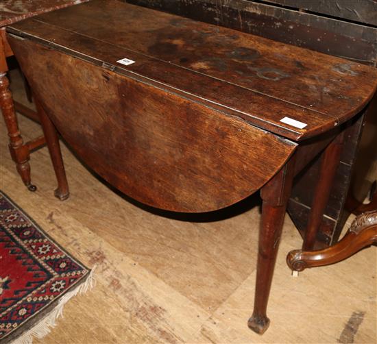 Oak drop leaf padfoot table(-)